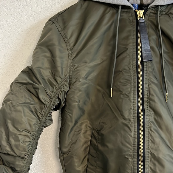 Bomber jacket with hood - Picture 2 of 11